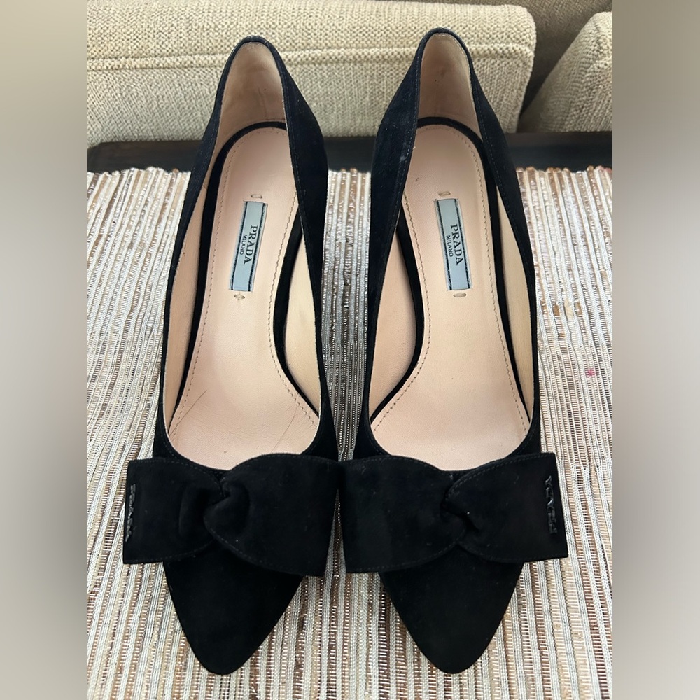Prada suede black bow front logo heel size 38.5.